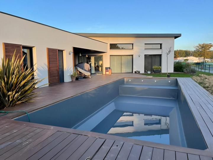 Un spécialiste en remplacement de liner et de membrane armée.